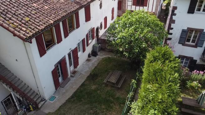 Maison Au Coeur De La Rue Pietonne Saint-Jean-Pied-de-Port Exterior photo
